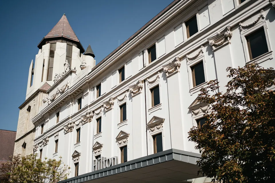 A Hilton Budapest épületének homlokzata